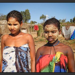 8 Elisabeth Lindvall, Två Flickor Madagaskar